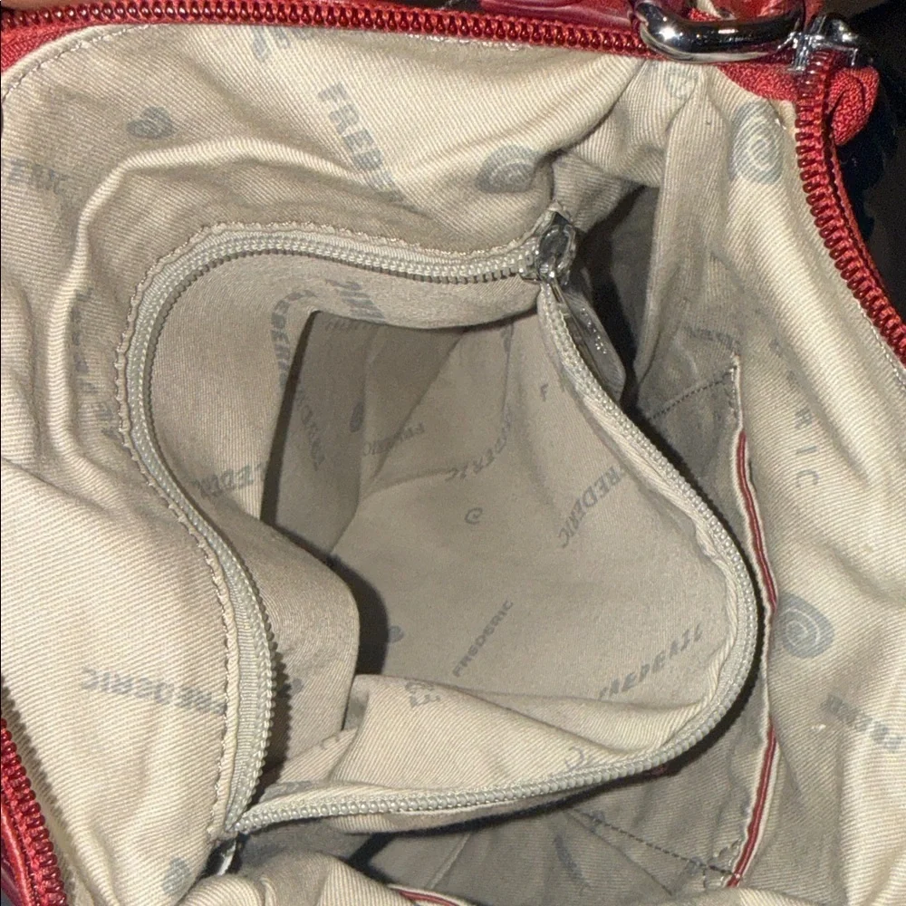 Elegant Red Leather Crossbody Bag - Picture 7 of 10